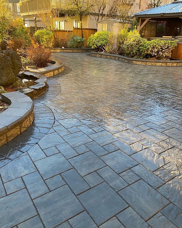 Port Moody paver patio landscape ideas. Benjamin Landscaping and Projects. 