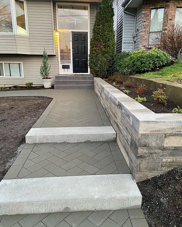 Interlocking pavers and retaining wall Burnaby. Benjamin Landscaping and Projects. 