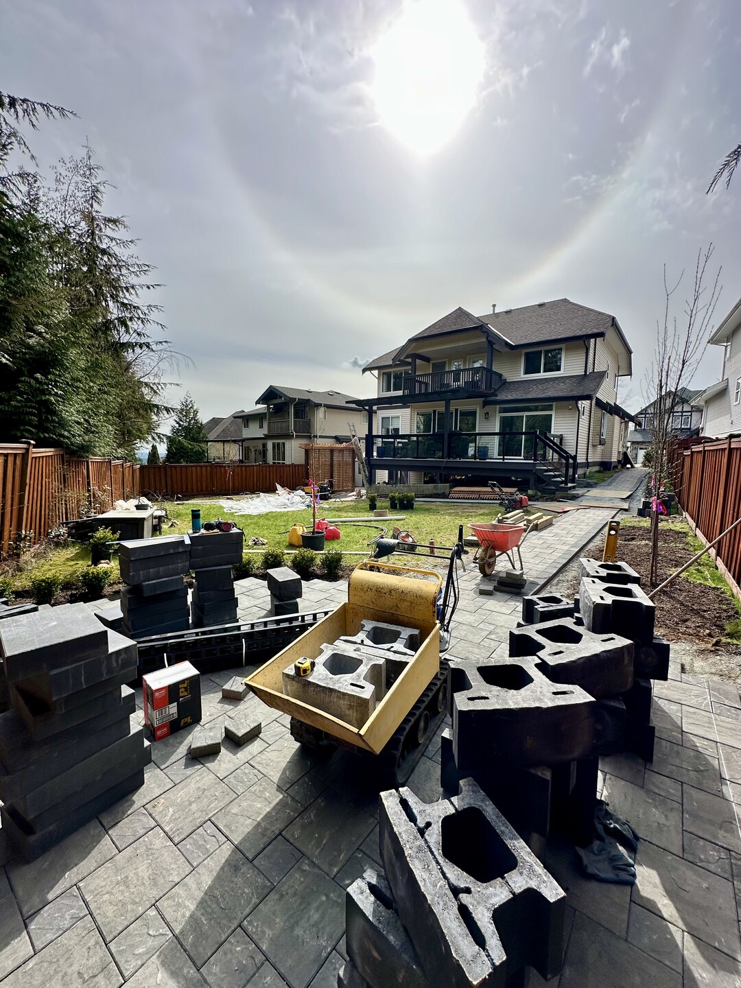 Building a paver landscape patio in Port Moody, Vancouver, North Vancouver, West Vancouver, White Rock, Surrey, Coquitlam and Langley. 