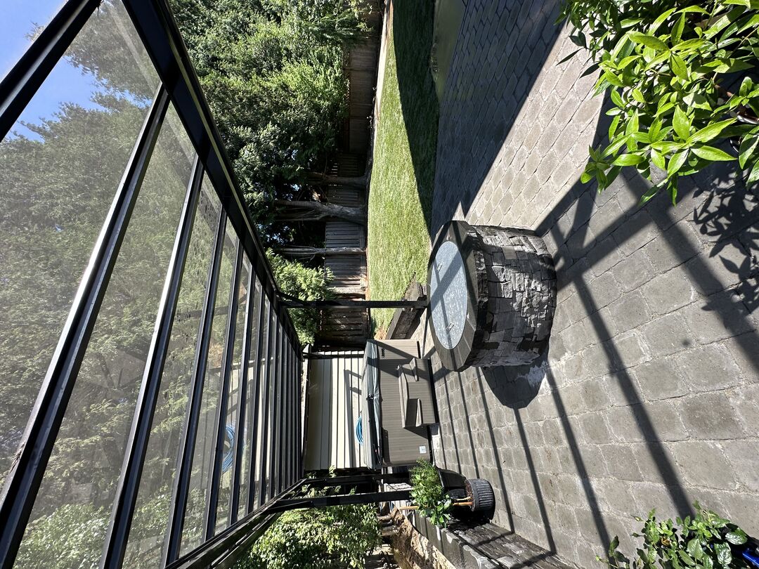 Outdoor Living space in North Vancouver by Benjamin Landscaping and Projects. 