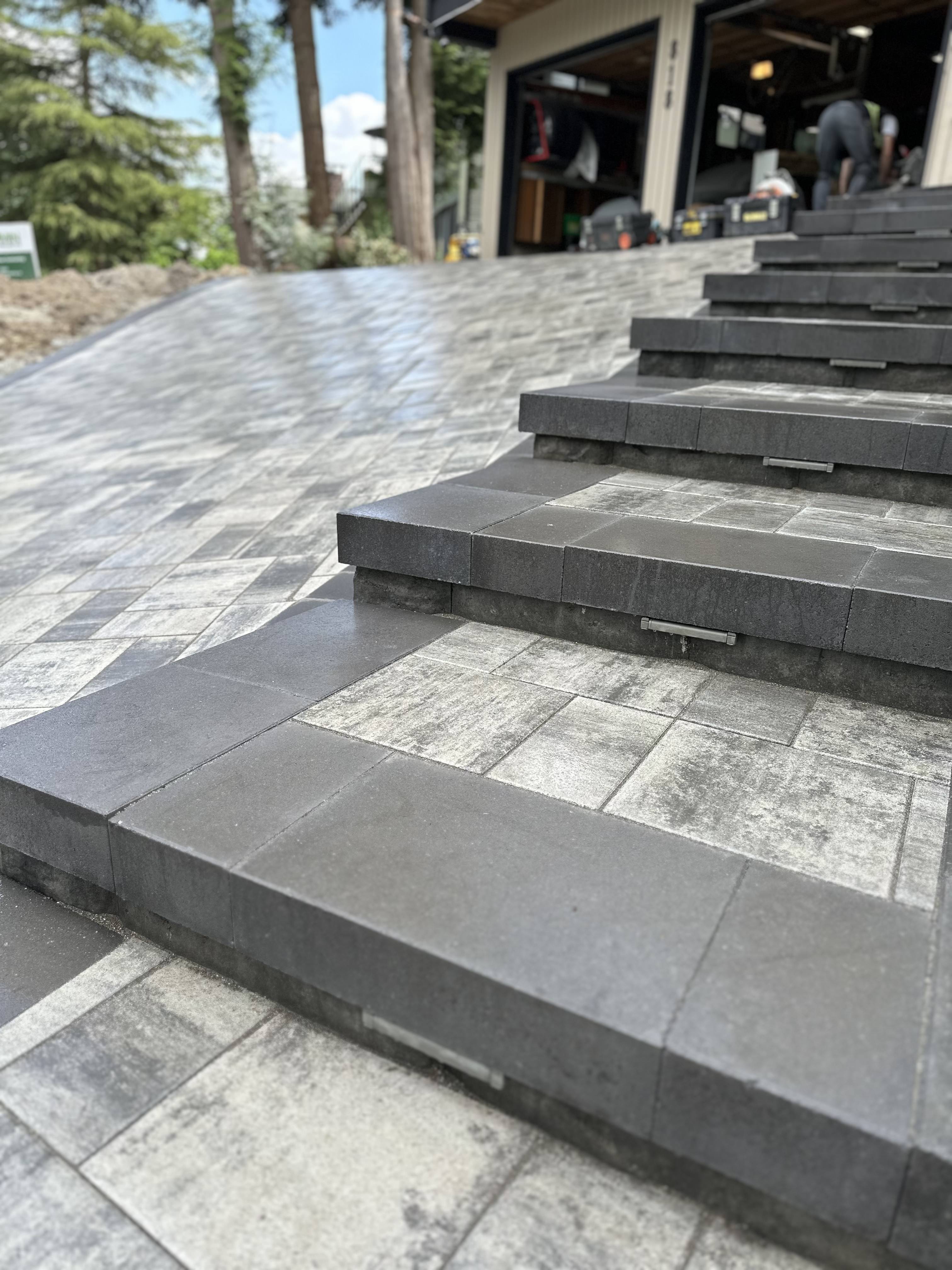 Interlock landscape stairs in Port Moody. Quality landscape contracting Metro Vancouver by Benjamin Landscaping and Projects. 