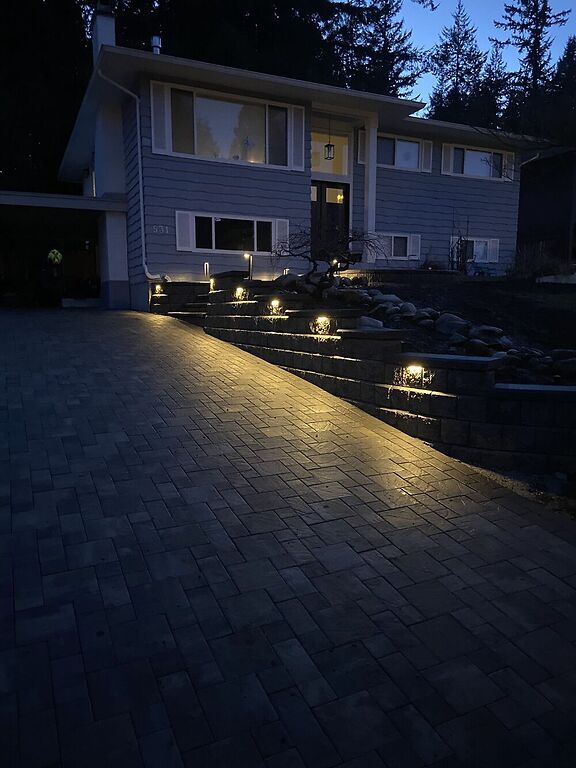 landscape lighting ideas Port Moody. Benjamin Landscaping and Projects. 