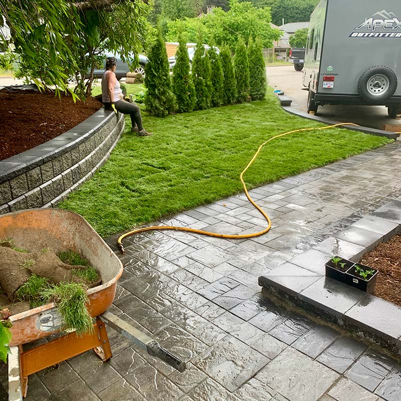 Paver driveway in North Vancouver. Benjamin Landscaping and Projects. 