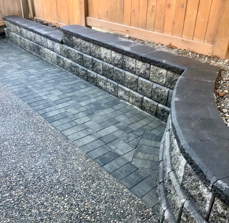 Paver Patio and retaining wall in Port Moody. Benjamin Landscaping and Projects. 