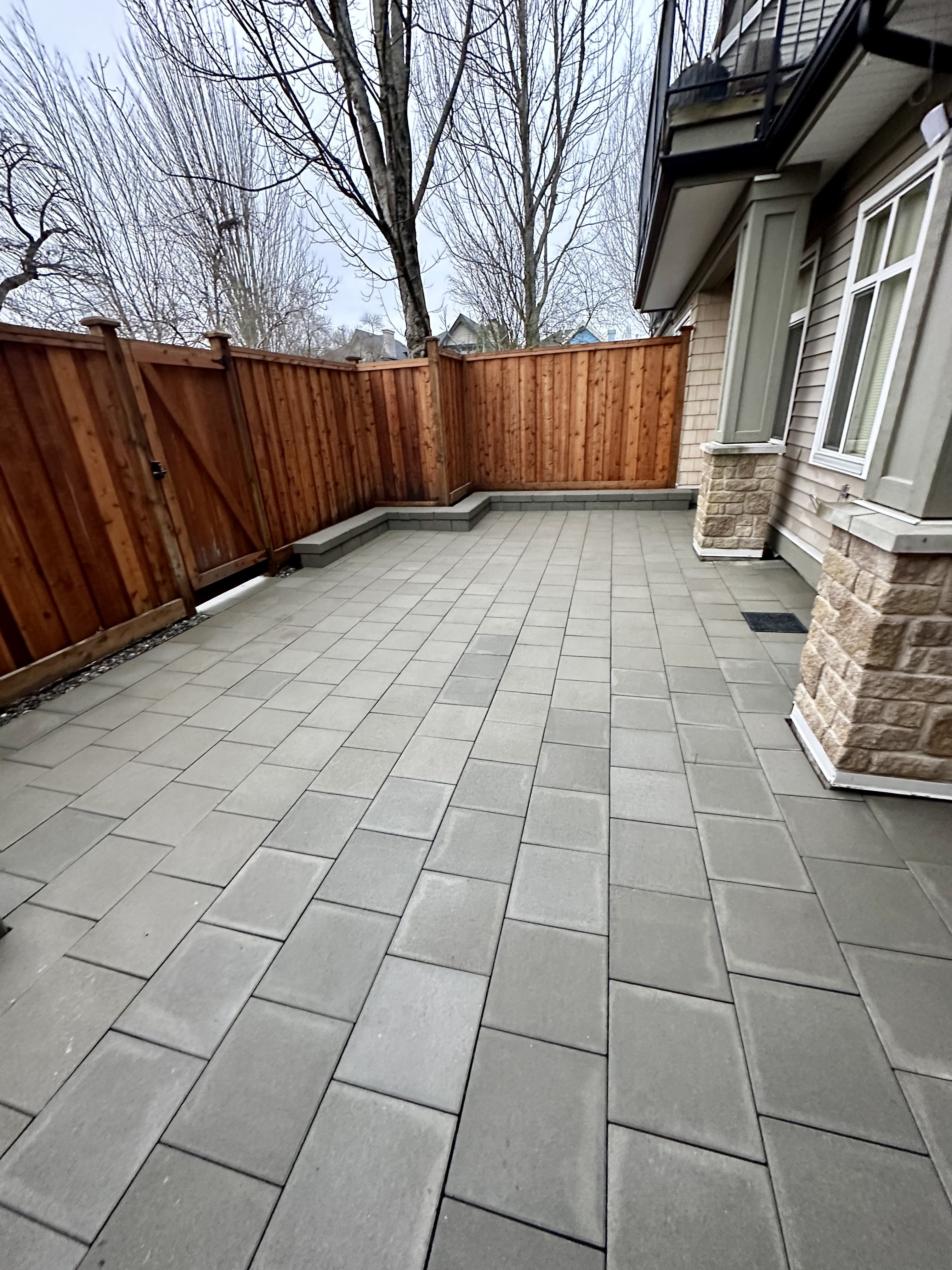 Concrete paver patio in North Burnaby Benjamin Landscaping