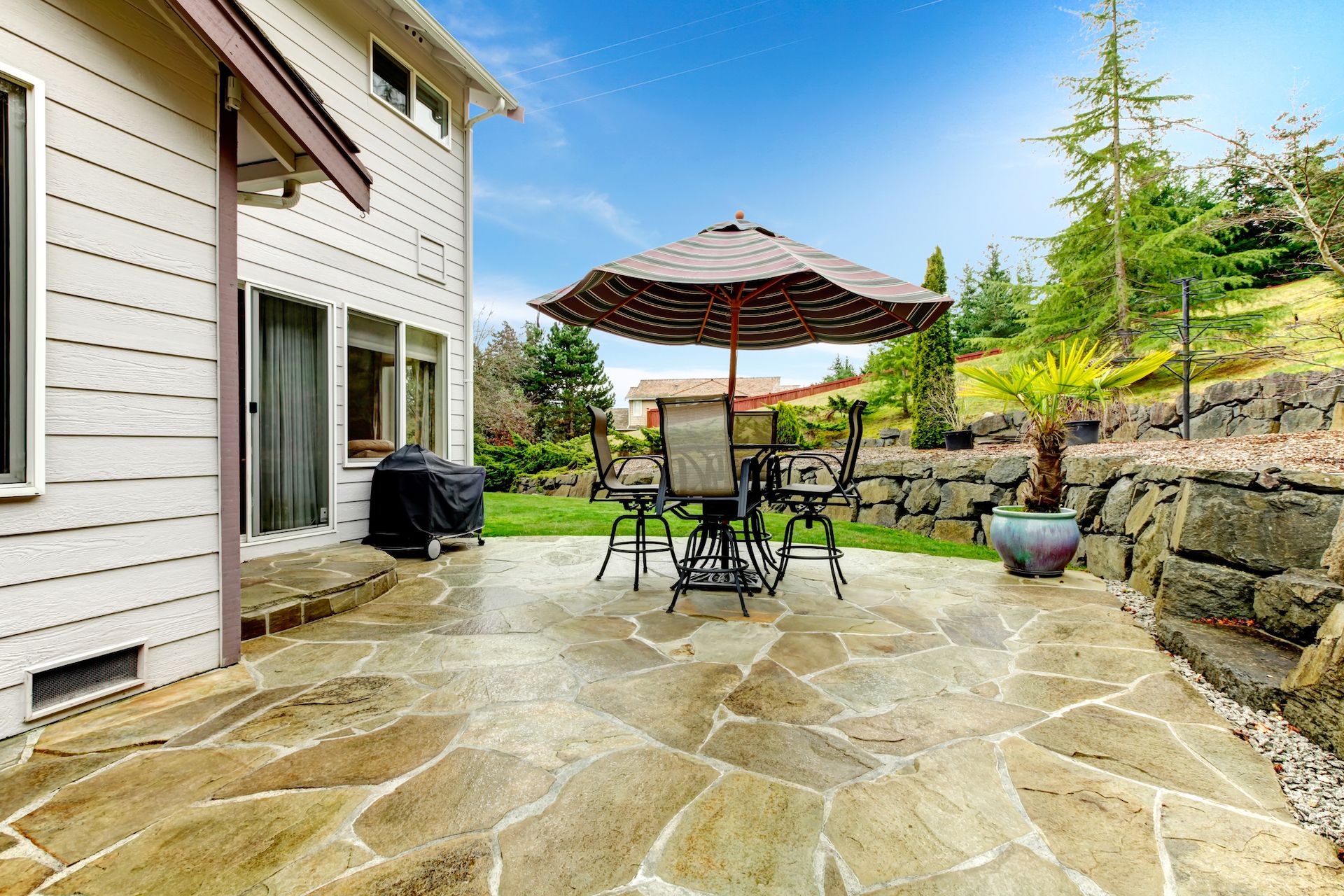 Natural stone patio in Langley. Benjamin Landscaping and Projects. 