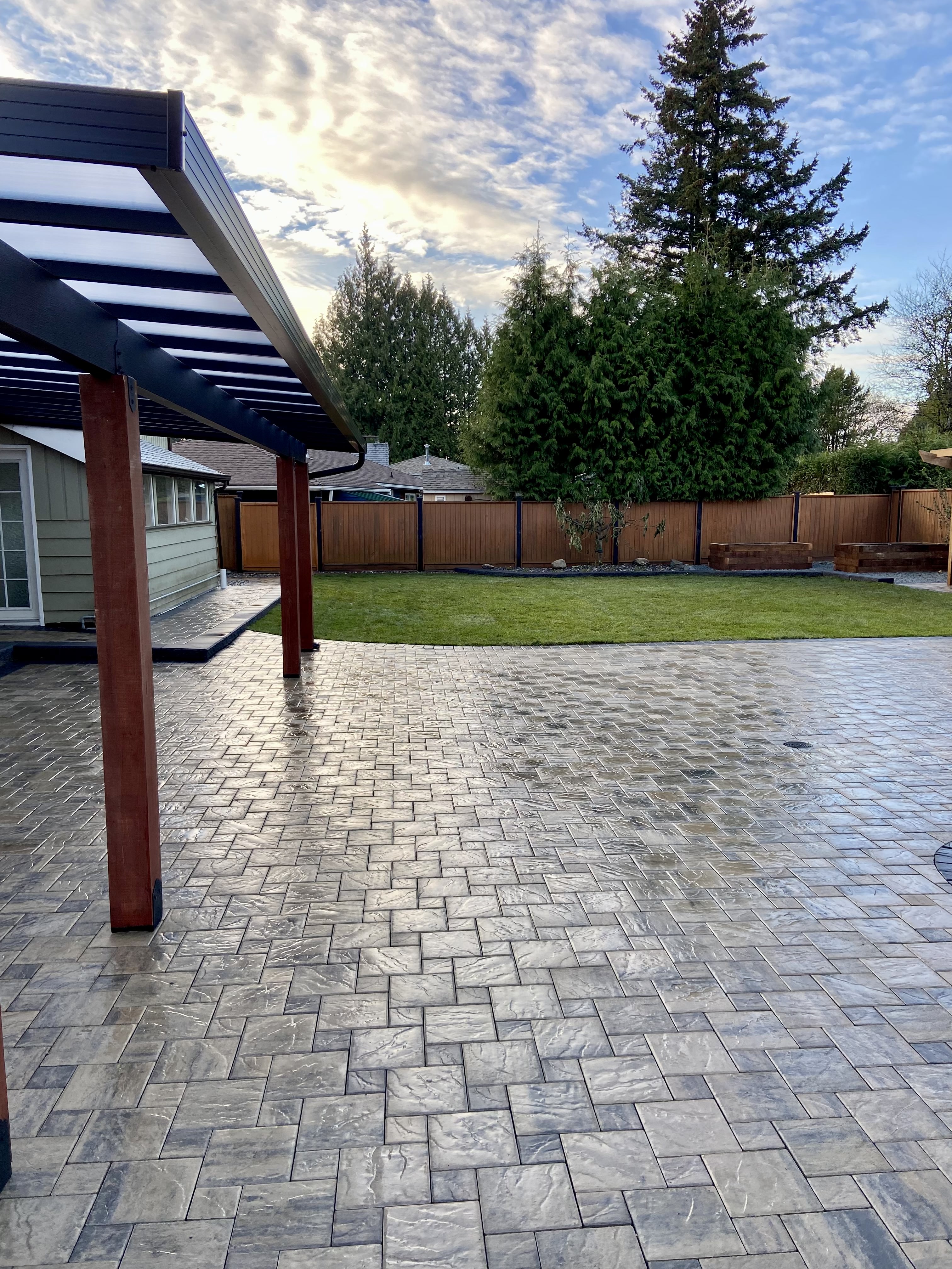 Interlocking concrete paving stones Coquitlam. Benjamin Landscaping and Projects. 