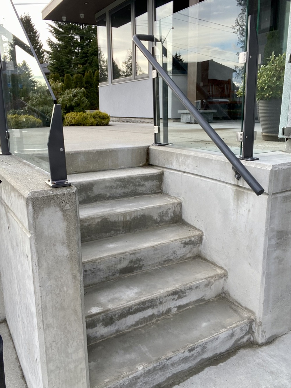 Concrete walls and stairs by Benjamin Landscaping and Projects in North Vancouver BC