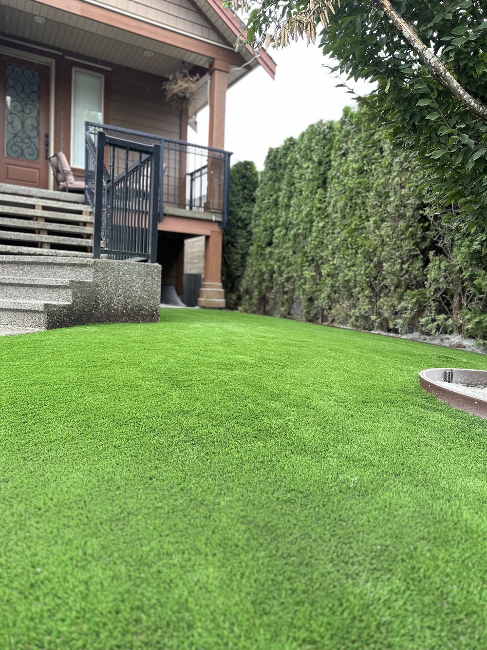 Artificial Turf Putting green in Langley by Benjamin Landscaping and Projects. 